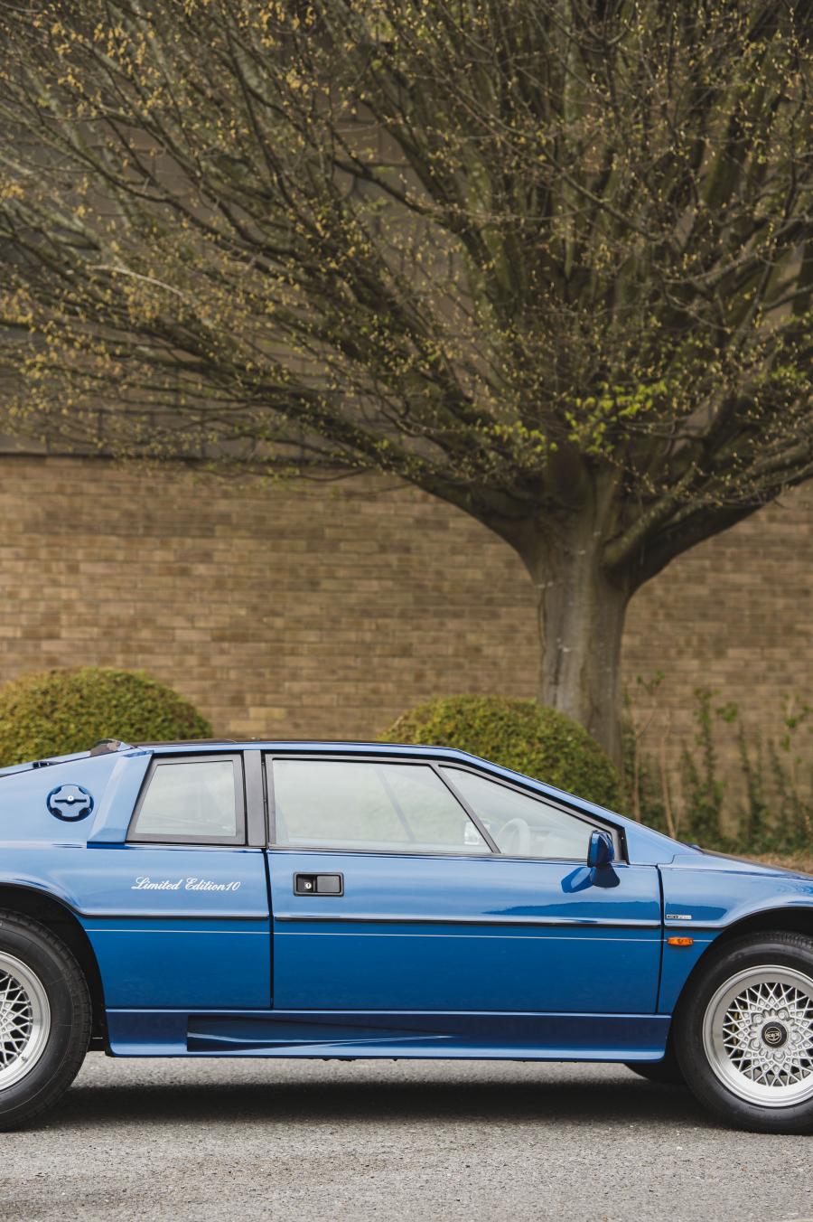  Lotus Esprit Turbo HC Limited Edition 1987 года  (фото 10 из 181)